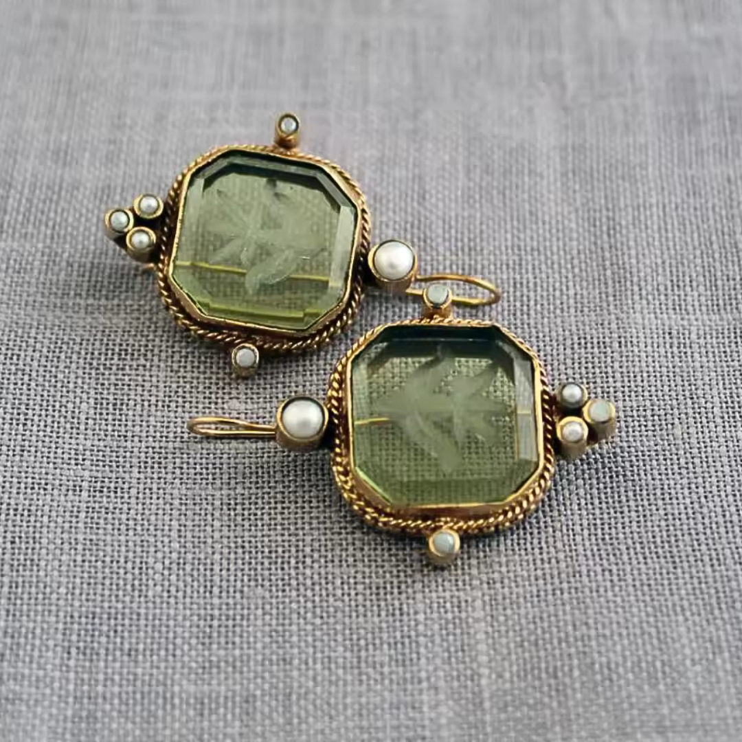 Martha | Vintage Earrings with Green Stone and Pearl