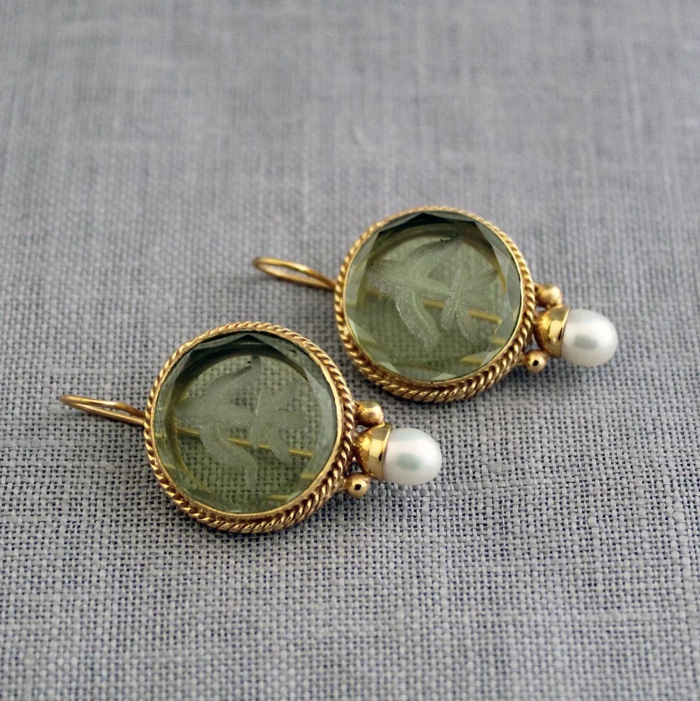 Amelia | Vintage Earrings with Green Stone and Pearl