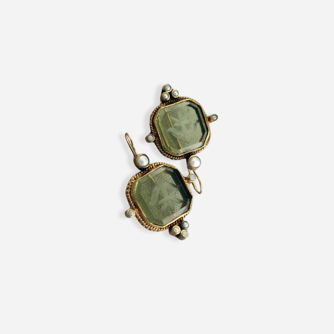 Martha | Vintage Earrings with Green Stone and Pearl