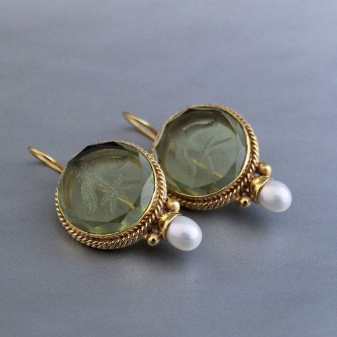 Amelia | Vintage Earrings with Green Stone and Pearl