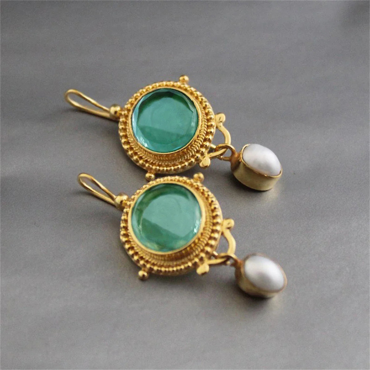 Olivia | Vintage Earrings with Pearl