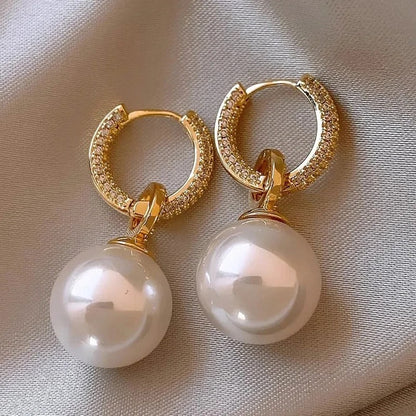 Hannah | Elegant Pearl Earrings