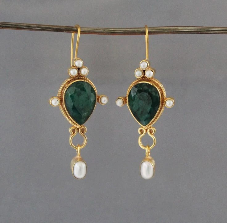 Victoria | Vintage Earrings with Pearl